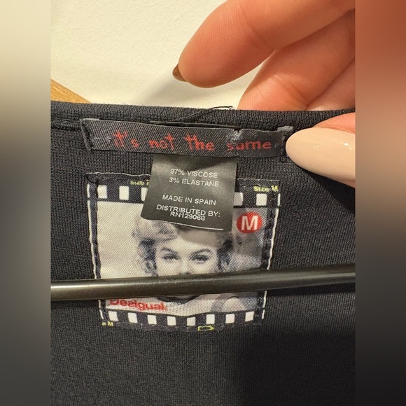 LIKE NEW- DESIGUAL MARILYN MONROE DRESS - Picture 5 of 5